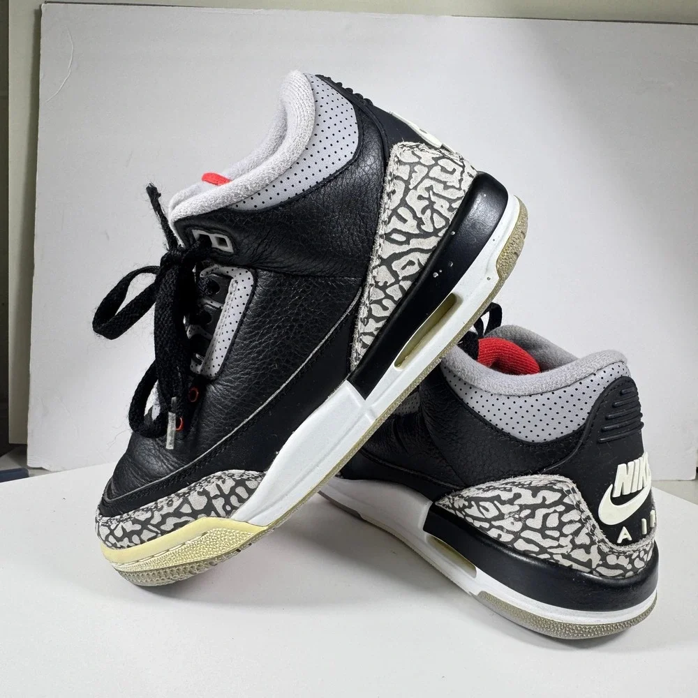 Jordan Air Jordan 3 Retro Youth 4.5Y Black Cement Grey Fire Red 854261-001